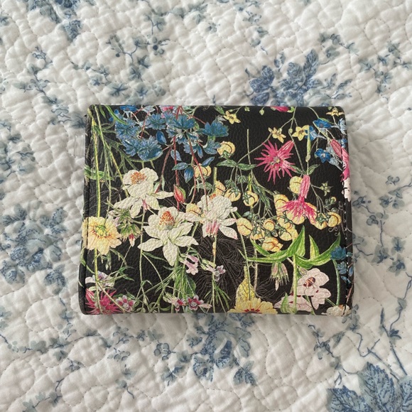BETSY JOHNSON FLORAL FLOWER WALLET - Picture 2 of 4